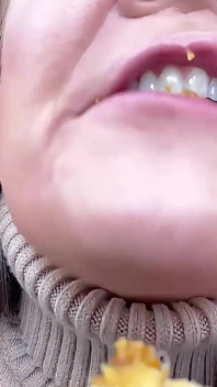 Miss Whitney Morgan: Fried Chicken Eating Asmr