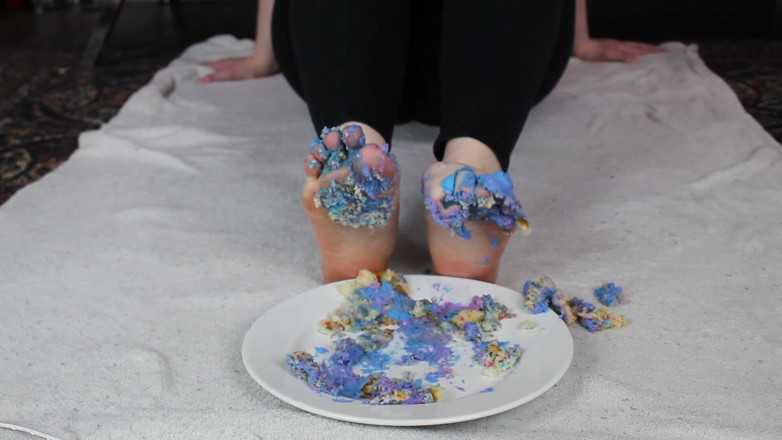 Emma Lilly: Smashing cupcakes with my toes