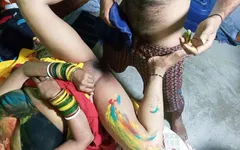 Bahu brinca com holi com sasurji em holi, abrindo bhurr, desi bengali chudai vídeo