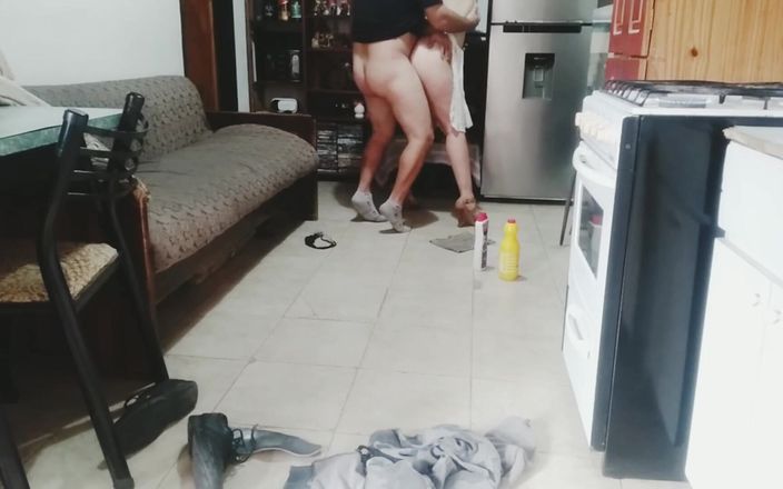 Activecouplearg: 性感女仆乱搞老板，最后被精液覆盖