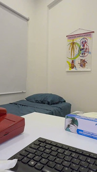 POV Dottore Arrapato Ottiene La Figa Libera Dal Suo Paziente Nel Mezzo Di Una Consulenza Medica - Povlatinox