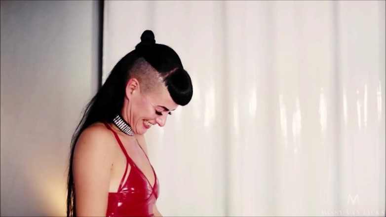 MissyVanLicks: Dominatrixes Like It Hot
