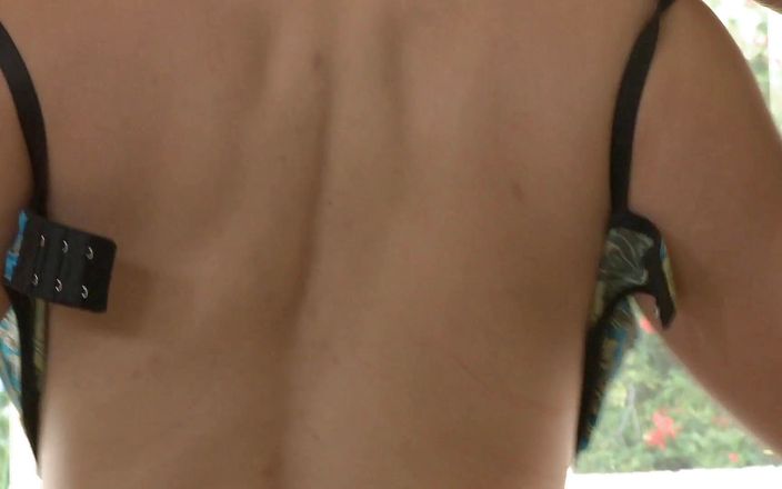 Hard raw sex: Tjock asiatisk brud som knullar hennes tatuerade älskare