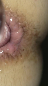 Mira dentro de mi culo con mi tapón trasero de vidrio