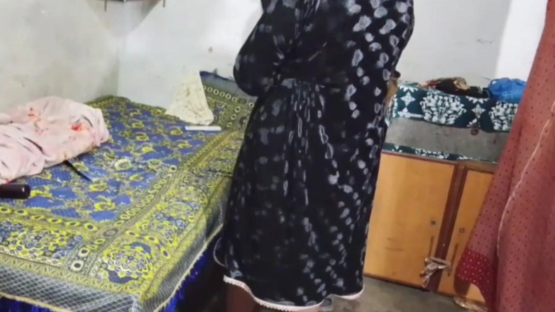 Abida pavreen: Nevlastní sestra v žhavé sexuální scéně