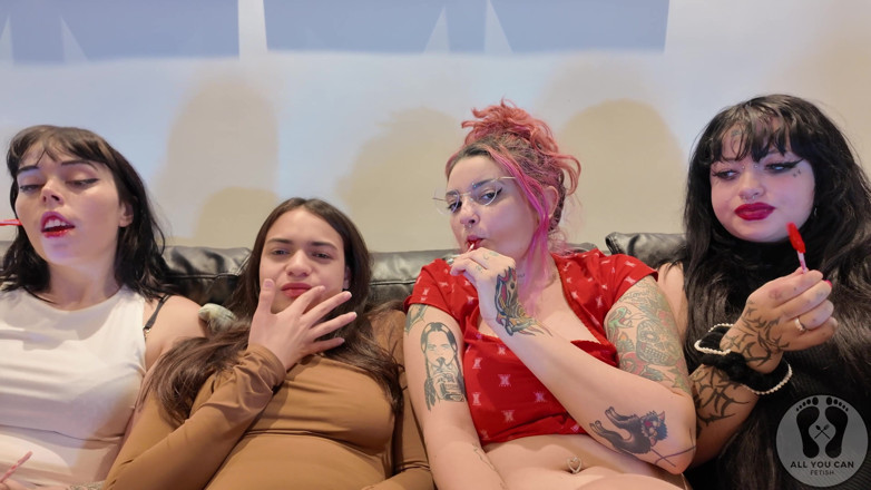 All You Can Fetish: Vier mädchen lollipop kaugummi-fetisch küssen lecken