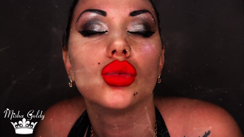 Goddess Misha Goldy: Bugün büyük kırmızı dudaklarımın her yerine mastürbasyon yapmasına izin veriyorum! 31...