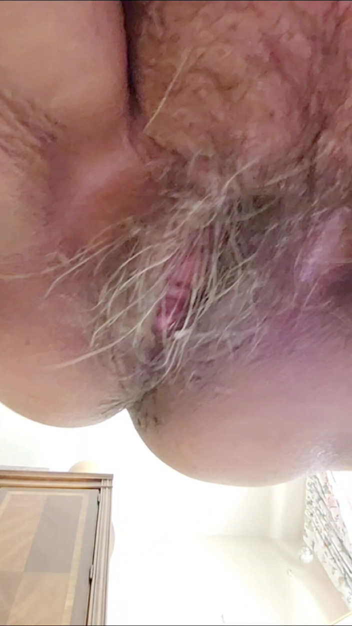 Zilah Luz: Chci, abys se vystříkal do mé chlupaté kundičky