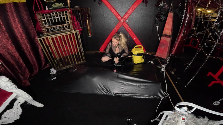 Queen_of_BDSM: 最后一站！现在你被抽真空了！