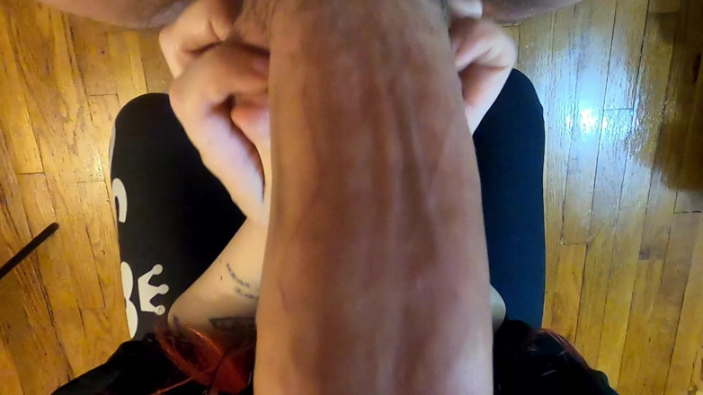 lilredvelvettt: Cewek sange ini lagi asik nyepong kontol pov