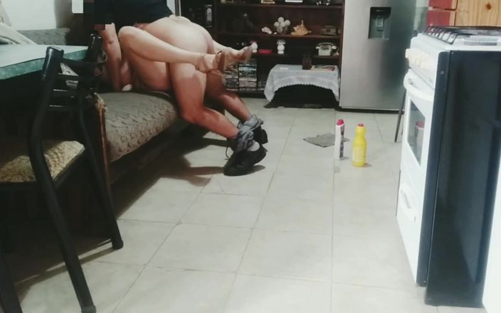 Activecouplearg: Une soubrette argentine se fait baiser par son patron