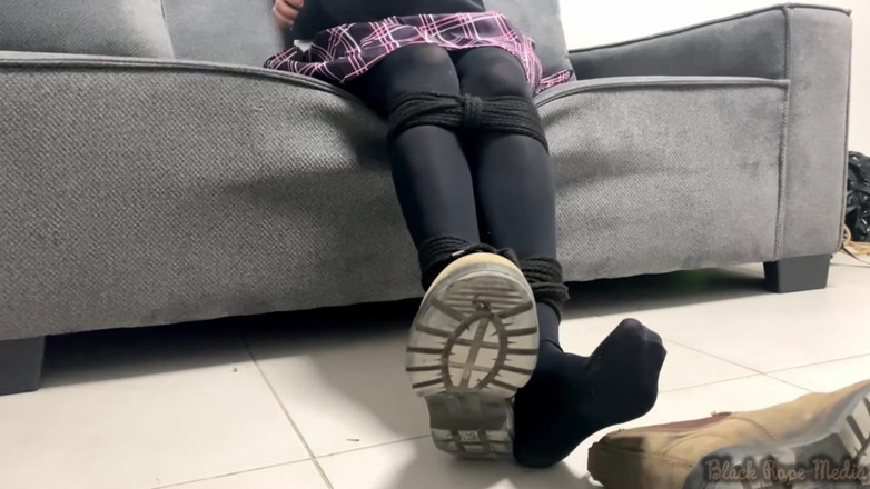 Miriam Slave: Makoto Niijima a des ennuis