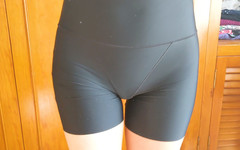 Wet ma panties: Ošukaná nevlastní sestra v legínách po józe - část 1