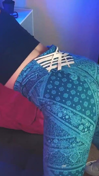 最热辣的屁股和阴户嗅她的娘娘腔