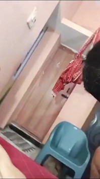 Une tatie tamoule à gros nichons parle et baise, vidéo