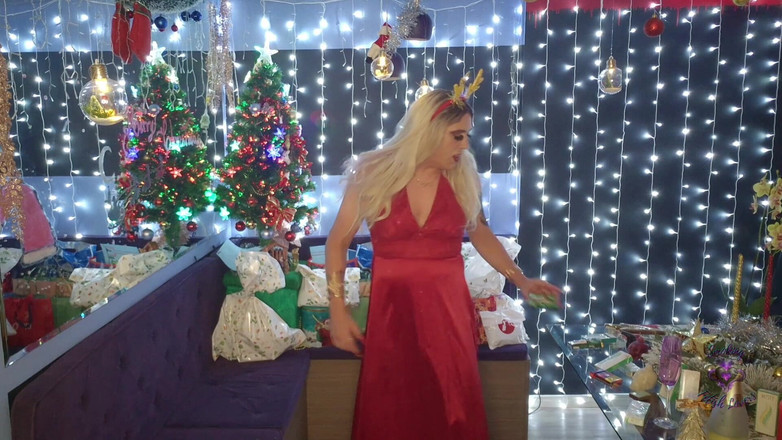 HollyCox: Guardami fumare misty 120s da vicino in rosso festivo