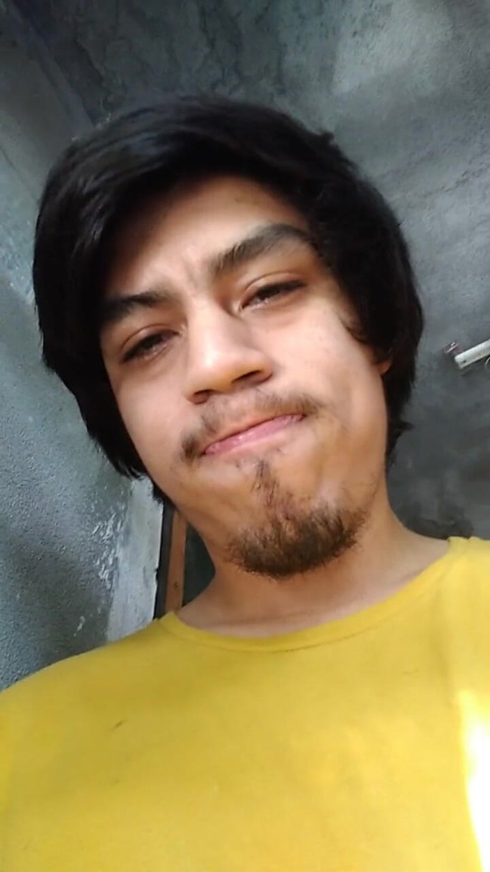 AlexAlejandro13: Горячий паренек на крыльце