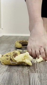 Banana Crush cu picioarele
