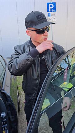 boyzxy212: Alfa gay masturbando o carro - mal podia esperar para gozar