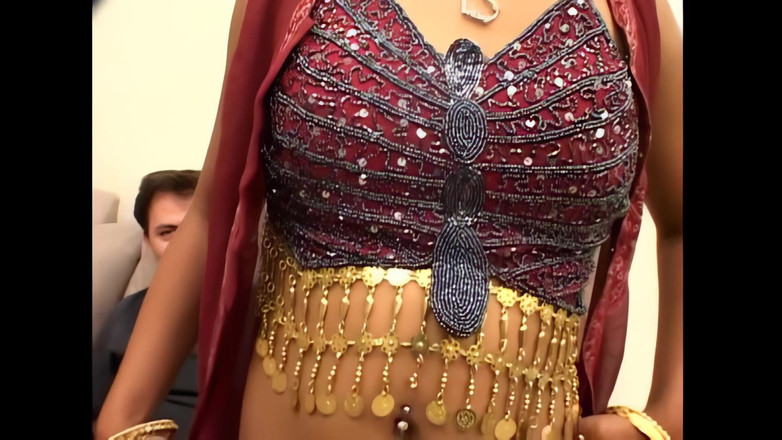 The Swingers & CO.: 印度妻子为了邻居的鸡巴变成了堕落的荡妇