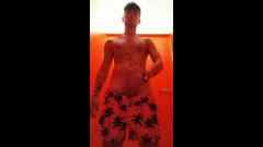 Idmir Sugary: Zpomalený amatérský Vid si honí na toaletě ve vodním parku -...