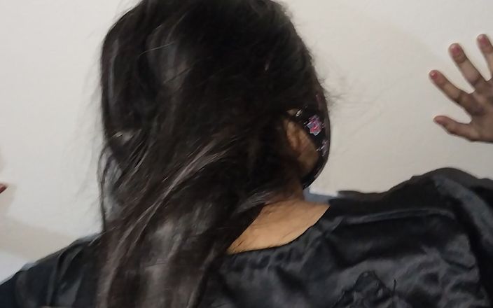 Sairaxsaim: 발정난 고객의 보지를 때리는 의사
