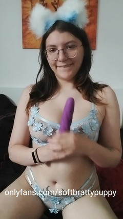 Softbrattypuppy: Duitse Joi van je latex poesje op hakken