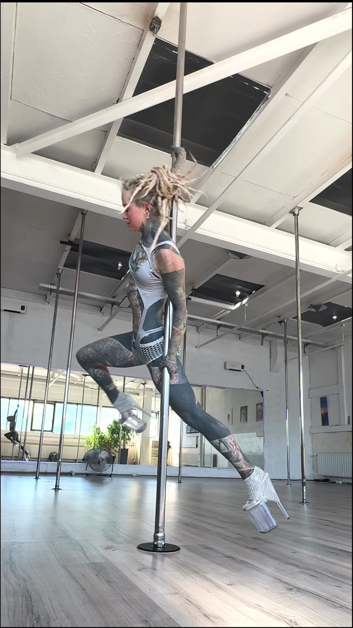 Anuskatzz: Do You Like My Dance for You?follow Me Now for...