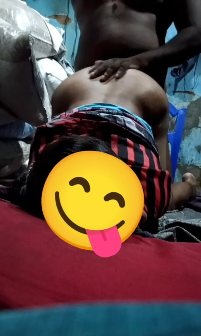 Tamilnaduu: My Wife Sex with House Owner.me Caught From Hidn Camera