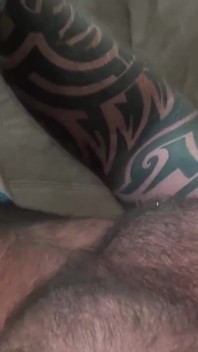 Bearfilms gepiercte schwule dekanin wyatt poliert marc Angelos schwanz im nassen blowjob
