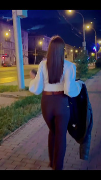 Hej, pojď sem tě políbit! Noční procházky jsou úžasné, že?