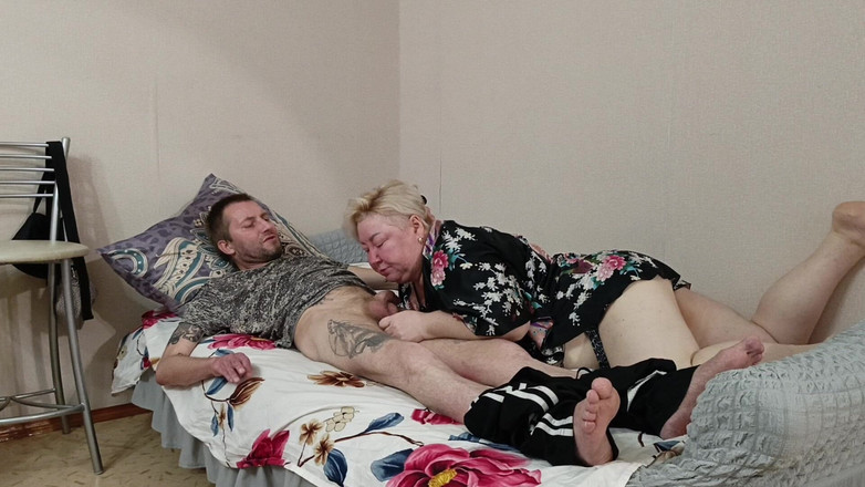 Zona901: La vicina fa un pompino e ingoia sperma