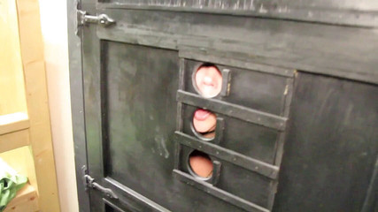 Angels with horns: Gloryholeblowjob s malou slečnou ''Příběhy hodně''