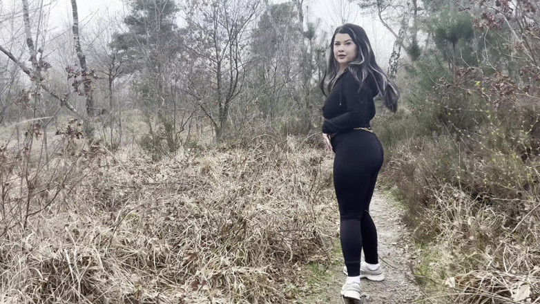 Ariana Faye: सार्वजनिक रूप से चुदाई लगभग पकड़ी गई