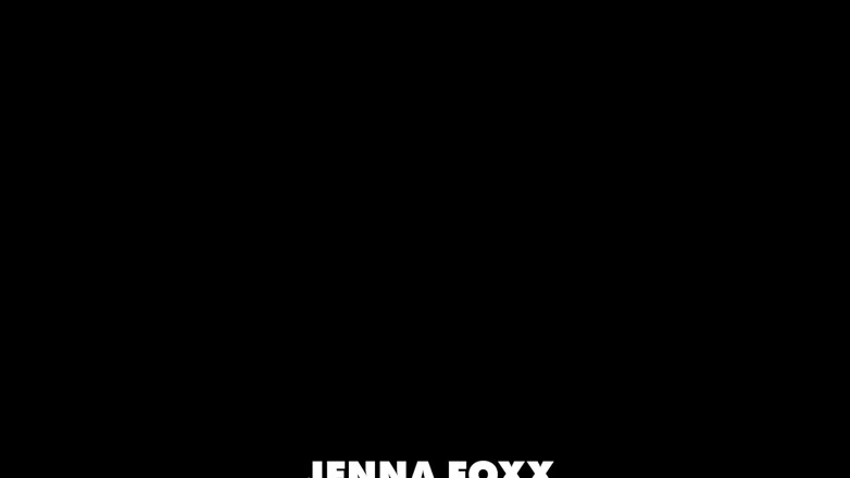 Jenna Foxx: La carina ebony jenna foxx viene sculacciata da Emma!