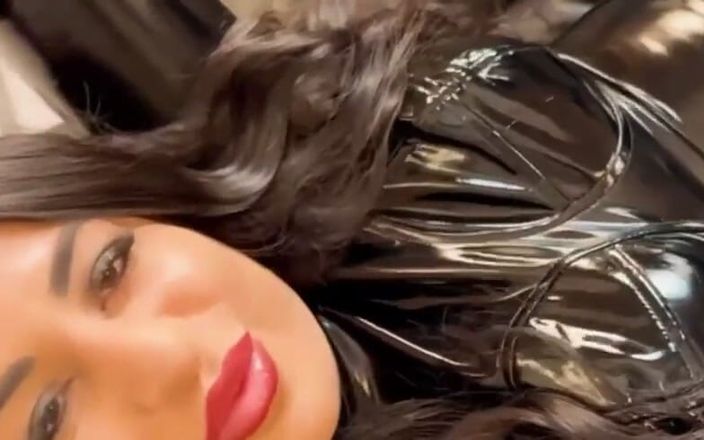 LadyAyse5: Zeița relaxează sclavul servește