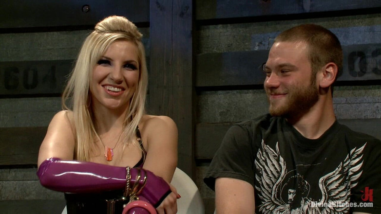 Divine Bitches by Kink: Развращающий хорбой Эпизод 2 "Удовольствие киски Ashley"