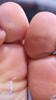 Mengusik kaki smelly dengan dewi Kasin
