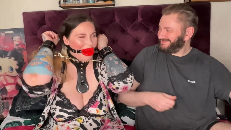 MissFFW: Збочена повія розпаковує свій вибір нових іграшок