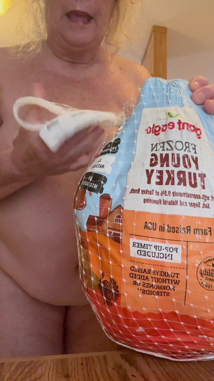 Big Ass 4 U: Lấy chiếc trống đó và nhét đồ cho bà của bạn