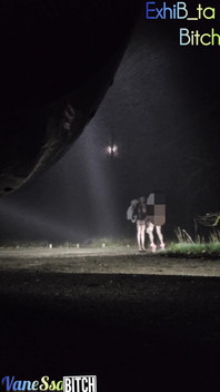 숲에서 트랜스베스타트 2명이 제공됐어. 주차장에서 아름다운 자지를 기다리고 있어요. 야간 쇼