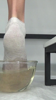 湿袜子