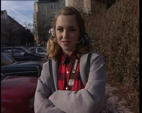 YOUR FIRST PORN: Julia Softclip Stydlivá studentka Julia