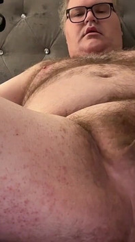 윤활유의 통통한 백마 Dilf 손가락 구멍과 전립선 자극기
