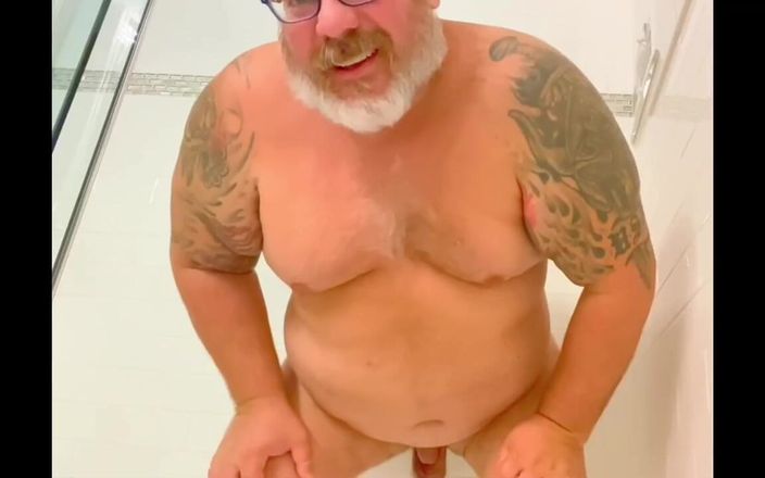 Hand free: Knullade min styvfar i duschen stor mage, stor penis, stora...