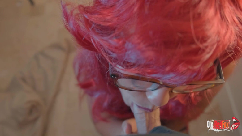 OlxRedFox: Bella ragazza sexy con gli occhiali succhia e si fa...