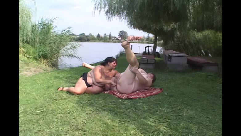 Bizzarre World: Великі сиськи