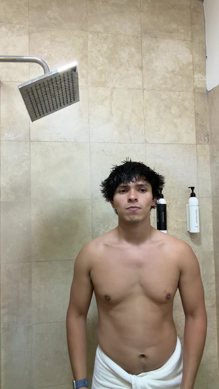 joanraay: Aku lagi asik muasin tubuhku di kamar mandi