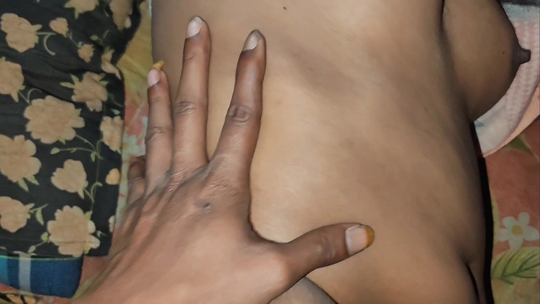 Rozi: Sorellastra adulta fa storia prima volta con il suo fratellastro...