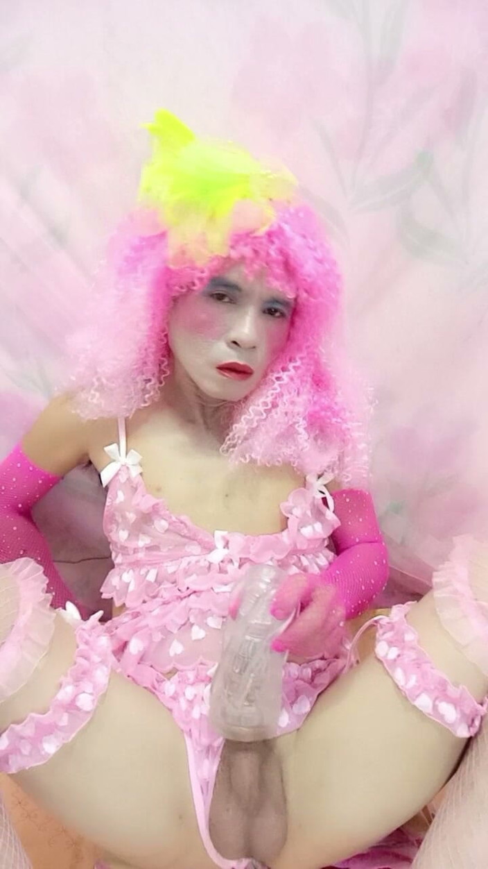 nguyen dang thien tri: Oanh le transgender indossa lingerie sexy giocando sintesi